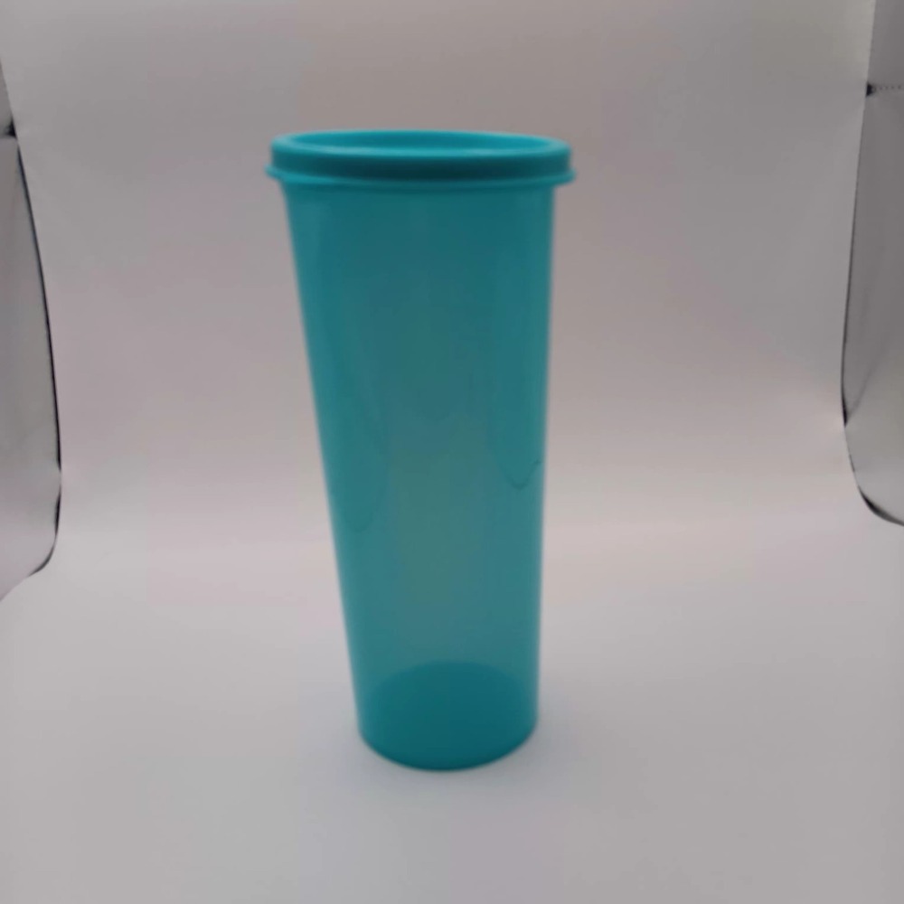 Tupperware Turquoise Blue Tall Tumbler with Lid 16oz Plastic Cup Vintage Style